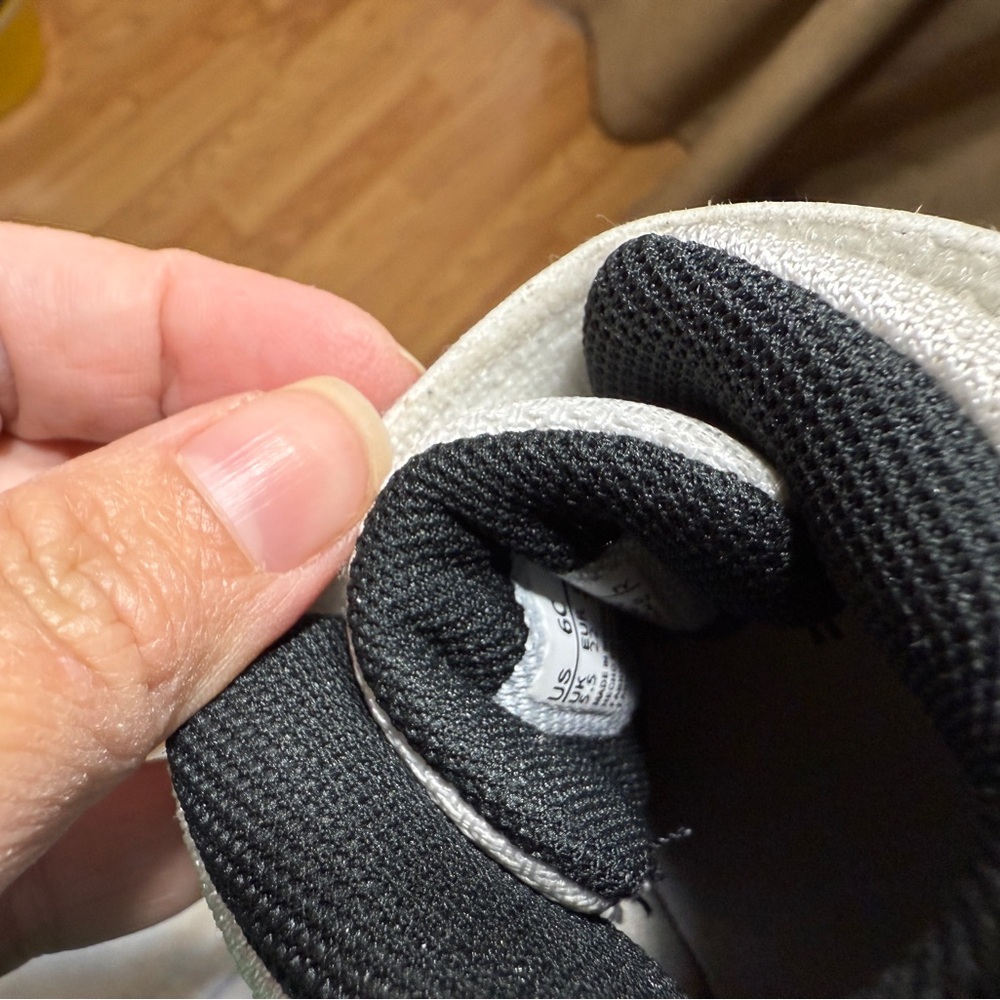 Toddler Nike Air Jordans | Size 6c - Picture 6 of 7